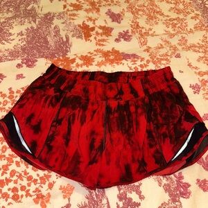 Lululemon Hotty Hot Low-Rise Lined Short 2.5” Black/Red Tie-dye